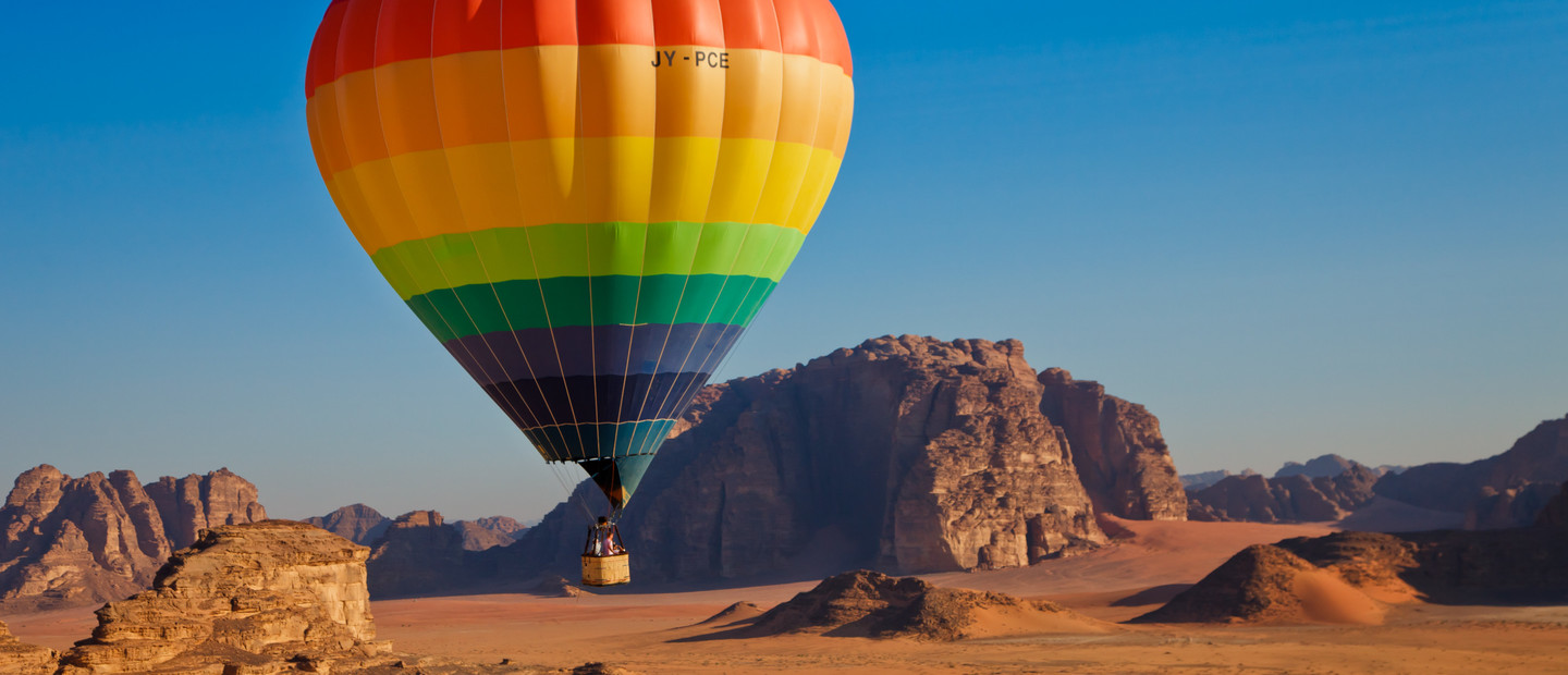 Vol en montgolfière au-dessus du Wadi Rum en Jordanie