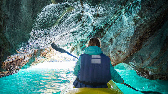 Dans les grottes bleues du Chili
