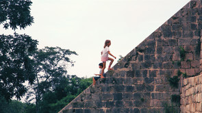 A l'ascension des pyramides mayas.