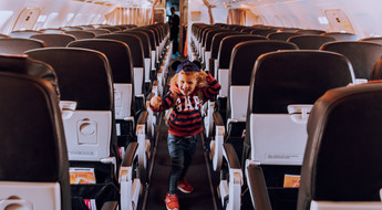 Dans l'avion avec de jeunes enfants