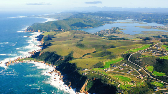 Luftaufnahme der Garden Route bei Knysna in Südafrika