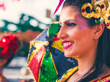 Jeune femme participant au carnaval de Rio