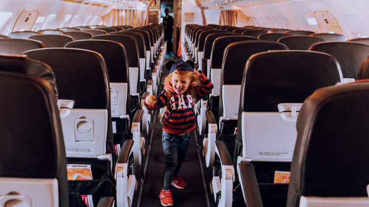 Dans l'avion avec de jeunes enfants