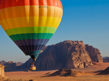 Vol en montgolfière au-dessus du Wadi Rum en Jordanie