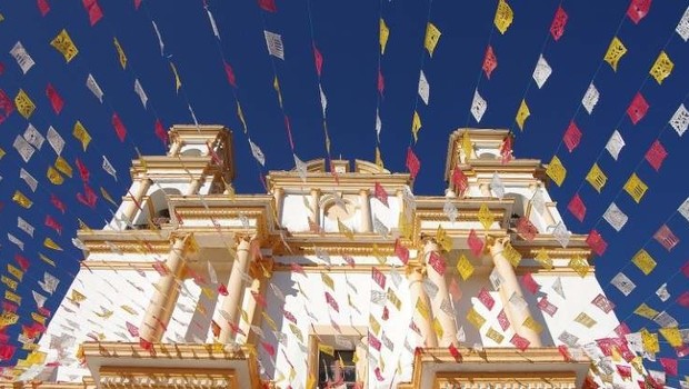 Iglesia decorada en San Cristóbal de las Casas, Chiapas, México