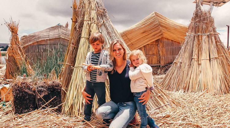Sur le lac Titicaca au Pérou avec ses enfants
