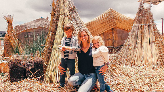 Sur le lac Titicaca au Pérou avec ses enfants