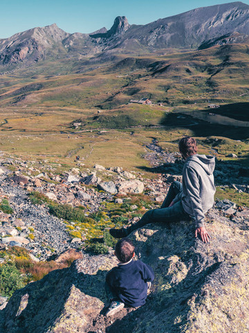 Randonnée en moyenne montagne avec un petit