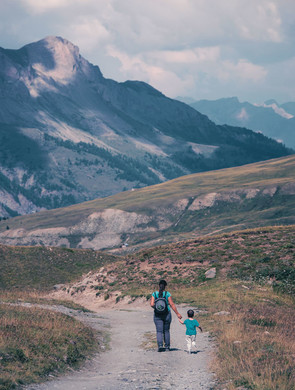 Randonnée en famille à la montagne