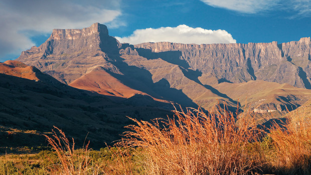 La montagna dell’anfiteatro nel Drakensberg, Sudafrica